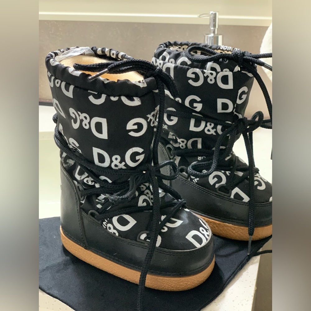 New Boots Size 24-27